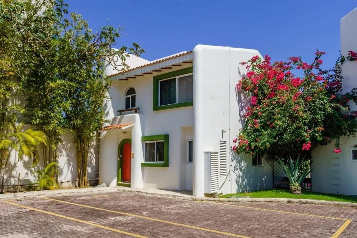 Perfect Villa With Pool Access And Close To The Beach Playa del Carmen
